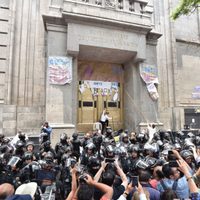 Marcha en favor de la Corte termina en pelea y quitan plantón contra ministros