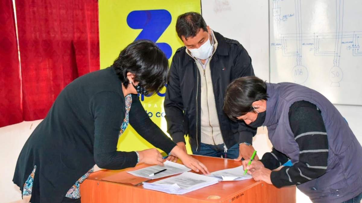 La Municipalidad de Zapala acompañó la firma de actas del PEI. Fuente: (Twitter)