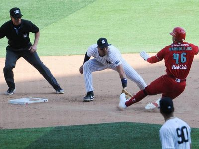Robinson Canó brilló en el triunfo de los Diablos 4-3 sobre los Yankees