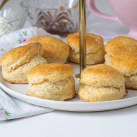 La receta de la abuela con 1 solo huevo para los verdaderos scons: hacelos mientras ponés la pava y comelos calentitos