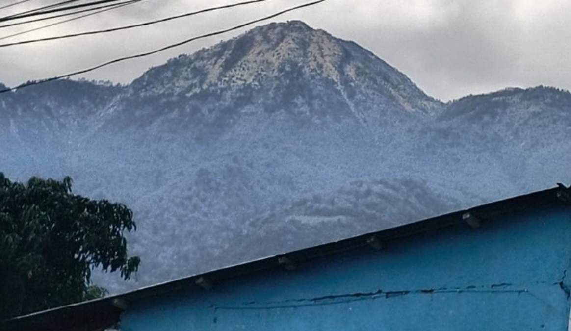 Rescatan a 80 personas atrapadas en volcán Tacaná tras intensa granizada en Chiapas
