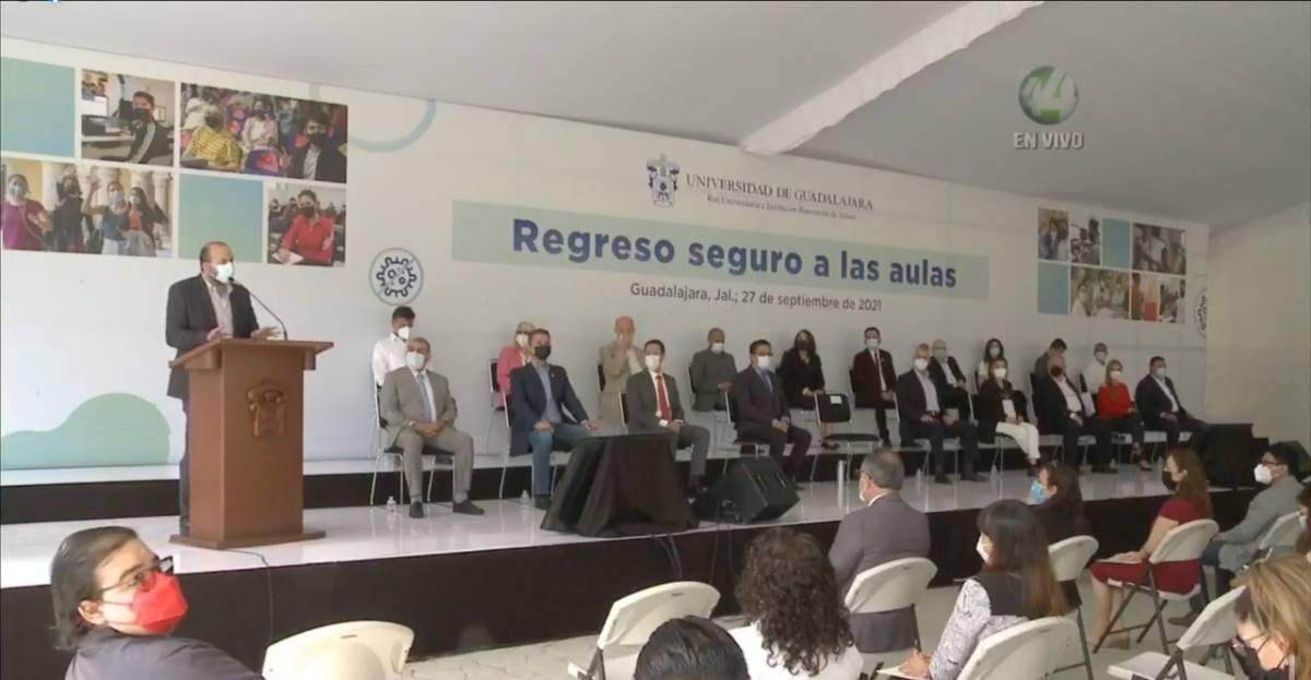 Conferencia para anunciar el regreso a clases