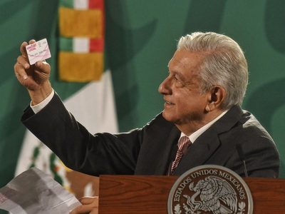 Entrega de tarjetas de apoyos puede ser legal pero imprudente en temporada electoral: AMLO