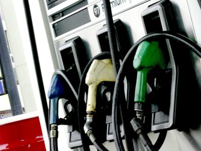 Denuncian aumentos de combustibles pese al freno del Gobierno