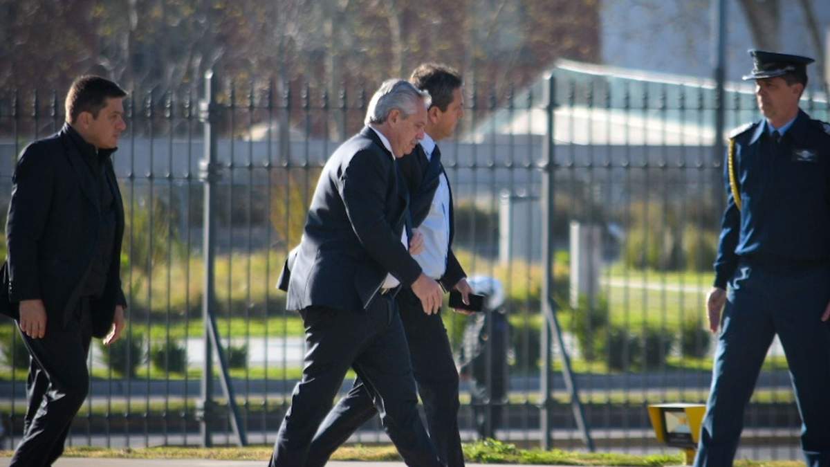 Alberto y Massa, imágenes previas a la reunión de gabinete. Fuente: (Mono Gómez, Minuto Neuquén)