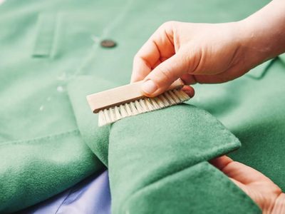 No los lleves a la tintorería: el truco para limpiar tus abrigos de paño en pocos minutos y sin arruinarlos