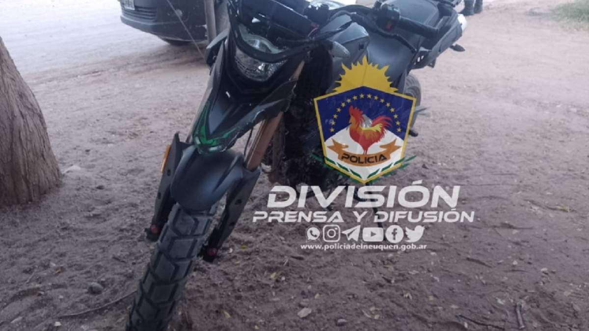 La moto fue encontrada en El Chañar. Fuente: (Policía Neuquén)