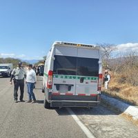 Migración rescata a 28 migrantes nicaragüenses que eran trasladados en ambulancia pirata en Oaxaca