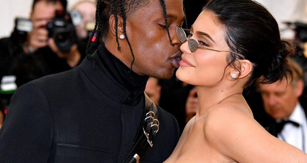 Travis Scott y Kylie Jenner. Fuente: (Twitter)