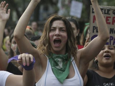 Tras las denuncias, Romina Gaetani reapareció en un show