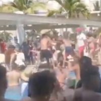 Batalla campal entre turistas en un hotel de Mazatlán (Video)