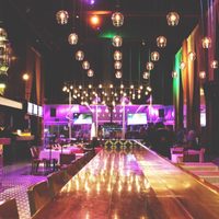 Madre denuncia que drogaron y escondieron a su hija en un baño del bar Hookah Santa Fe