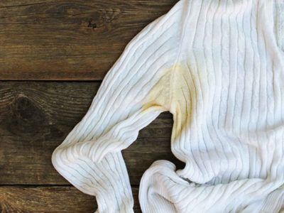 Cómo quitar las manchas de sudor sin dañar la ropa