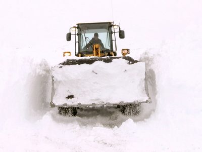 Por nevadas persistentes interrumpen el tránsito en las rutas cordilleranas de Neuquén