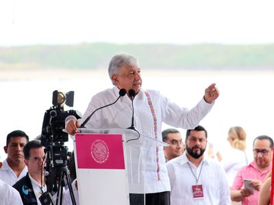 AMLO anuncia 75 mil mdp de inversión adicional para Pemex en 2019