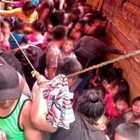 Rescatan a 303 migrantes que eran transportados en las cajas secas de tres camiones de carga