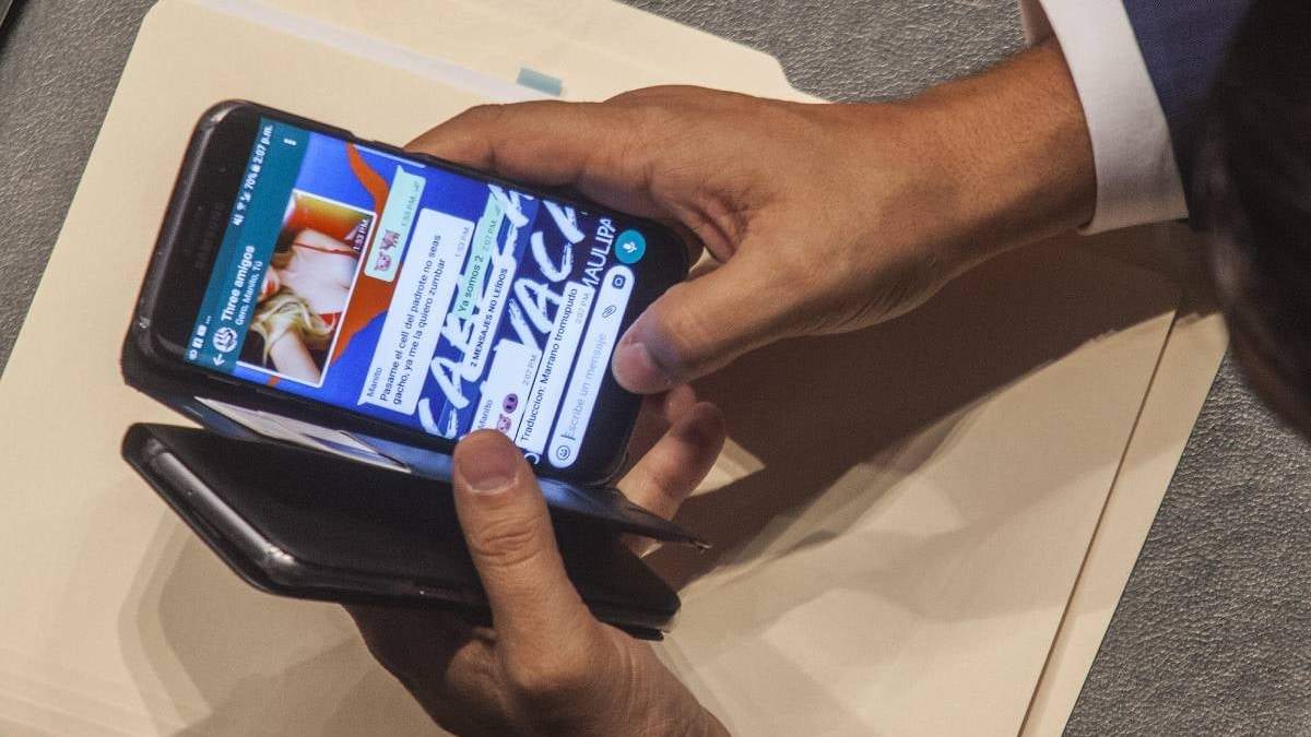 Uso de celular para mandar contenido sexual
