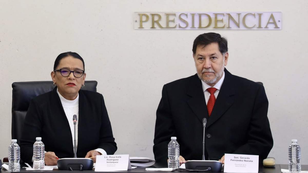 Rosa Icela Rodríguez y Gerardo Fernández Noroña, en la entrega de la legislación secundaria de la reforma judicial al Senado