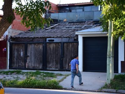 Acusaron al hombre que quemó vivo a su hijo e incineró la cara de su hija con un aerosol
