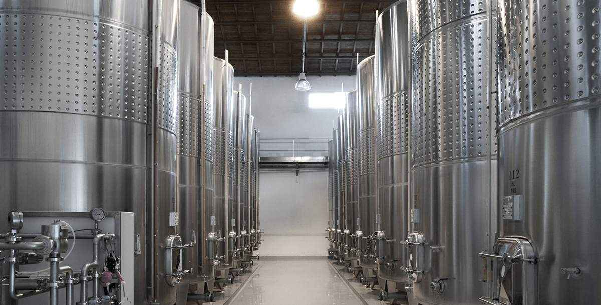 INV dona alcohol para hospitales. Fuente: (Twitter)