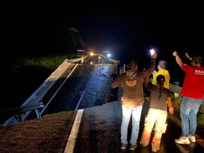 Tormentas derriban un puente de la autopista costera de Chiapas