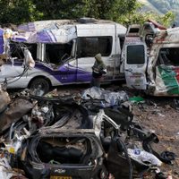 Número de muertos por atentado con bomba contra autobús en Colombia asciende a 20