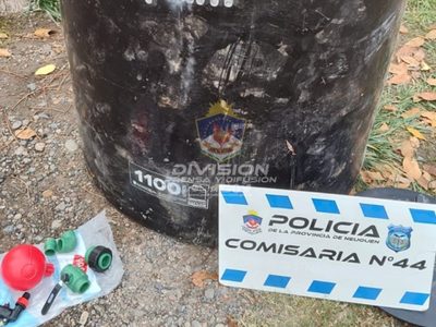La Policía demoró a cuatro personas que escapaban con un tanque de agua robado