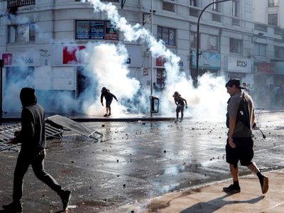 Incidentes en Chile: un grupo de encapuchados atacó un hotel cercano al Festival de Viña del Mar