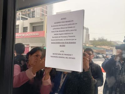 Alcaldes van a reclamar recursos retenidos por el Gobierno de NL, pero dan día libre en Tesorería