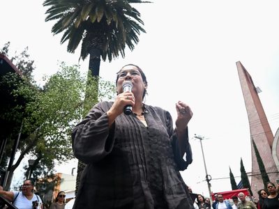 Revientan foro de Morena sobre reforma al Poder Judicial; increpan a ministra Lenia Batres