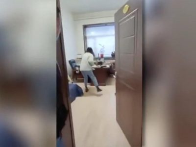 Mujer graba video de cómo tunde a golpes a su jefe acosador en China