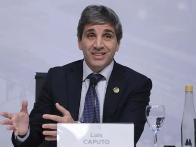 Empresarios textiles contra Luis Caputo tras sus polémicas declaraciones sobre la industria nacional
