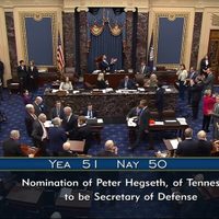 Confirman a Hegseth para ser secretario de Defensa de Trump tras voto de desempate
