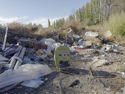 Vecinos de un barrio de Plottier cercano a la ruta denunciaron que es utilizado como microbasural