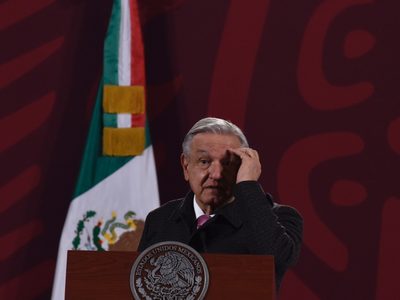AMLO escuda tesis de la ministra Yasmín Esquivel: "dice que ella hizo primero el trabajo"