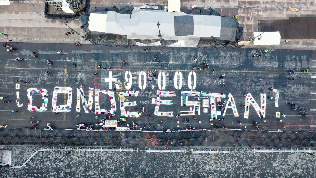 Familiares de personas desaparecidos se manifestaron afuera de Palacio Nacional