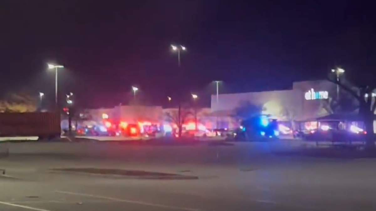 El exterior del Walmart en Chesapeake, Virginia