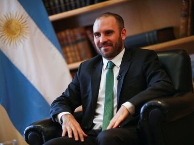 Martin Guzmán y el equipo financiero deberán pagar el 9 de julio el primer vencimiento de la deuda