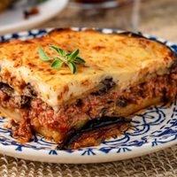 Mousaka: la receta de una de las comidas más famosas de Grecia que podés hacer en casa así de fácil
