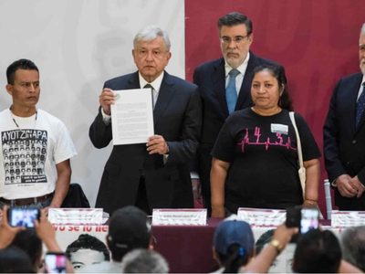López Obrador se comprometió a trabajar para resolver el caso Ayotzinapa