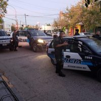 Atraparon en Cipolletti a dos hombres con múltiples pedidos de captura