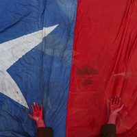 Estudiantes y maestros latinoamericanos exigen frenar "acciones represivas" de Piñera