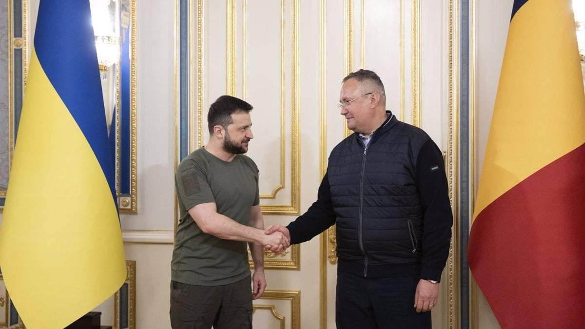 El presidente ucraniano, Volodimir Zelenski, y el primer ministro rumano, Nicolae Ciuca