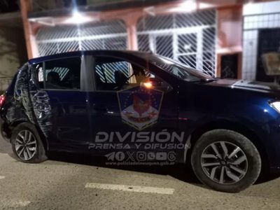 Chocó contra un poste y se dio a la fuga: constataron que el vehículo tenía pedido de secuestro