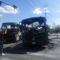 Suspenden clases y eventos en Jalisco por bloqueos e incendios tras operativo contra “El Mencho”