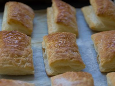 Moñitos de hojaldre: no salgas corriendo a la panadería y hacé esta tremenda receta para disfrutar en la merienda