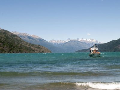¿Es el Nahuelito?: Sorprendente aparición en el Nahuel Huapi. VIDEO