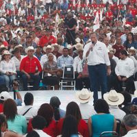 Entre quejas de campesinos, Meade dice que el triunfo de Santos "es una señal" de que ganará la elección