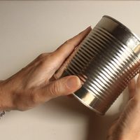 No tirés las latas de duraznos y usalas para crear este portamate súper original y canchero