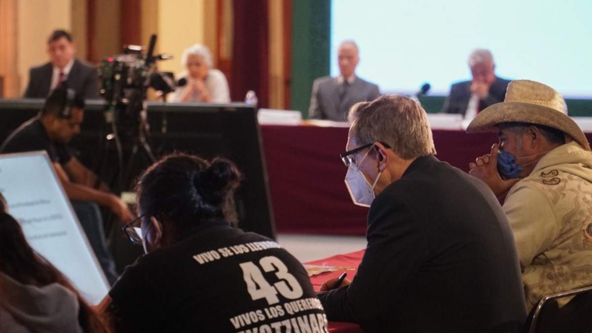 El presidente y el fiscal se reunieron con los padres de los 43 normalistas de Ayotzinapa